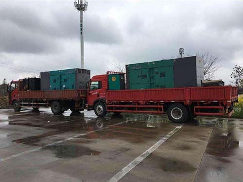 坡头涂抹密封胶后，需要等待多长时间才能安装水冷式机油散热器密封件？